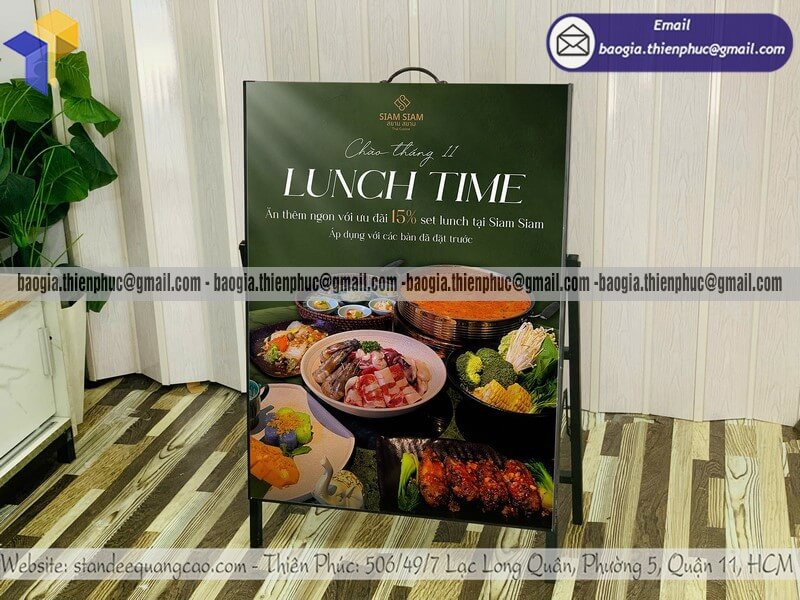 Standee Quảng Cáo Chân Xếp Gọn Giá Rẻ – Giải Pháp Trưng Bày Linh Hoạt