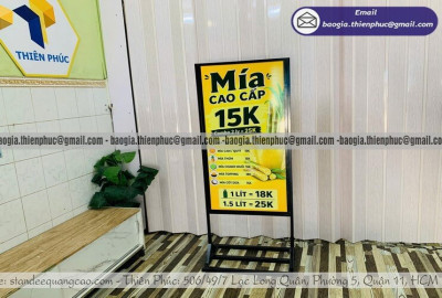 Mẫu Standee Khung Sắt Đứng 2 Mặt Đẹp, Bền – Phù Hợp Showroom, Cửa Hàng