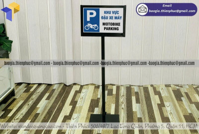 Đặt Làm Bảng Chỉ Dẫn Đứng Giá Tận Xưởng – Sản Xuất Nhanh Theo Yêu Cầu