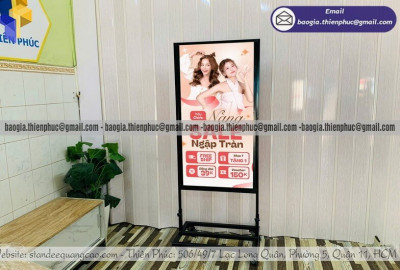 Standee Quảng Cáo Đứng Di Động Có Bánh Xe – Dễ Di Chuyển, Đặt Mua Ngay