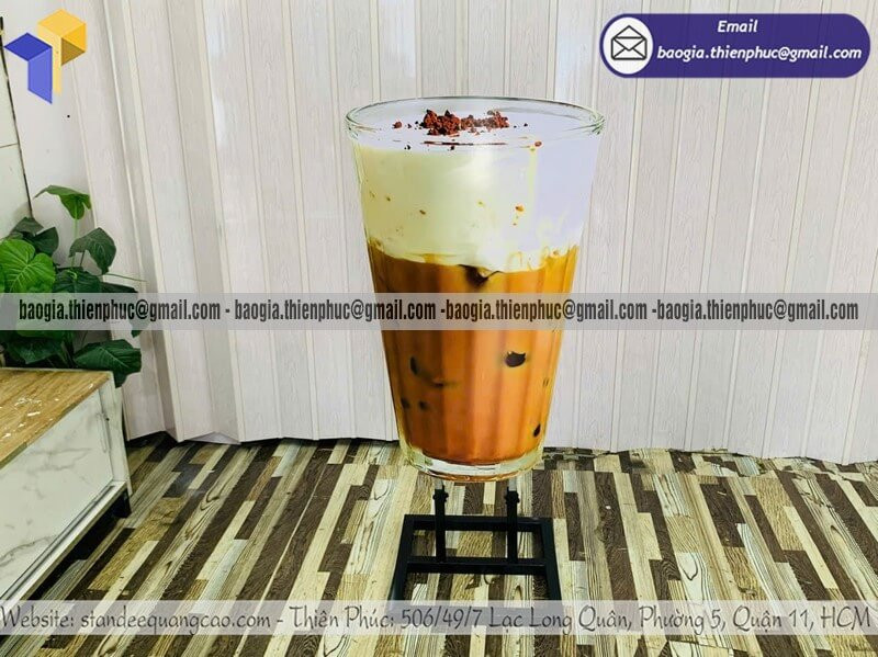 Standee Mockup Sản Phẩm – Tạo Mô Hình Trưng Bày Ấn Tượng Cho Quán