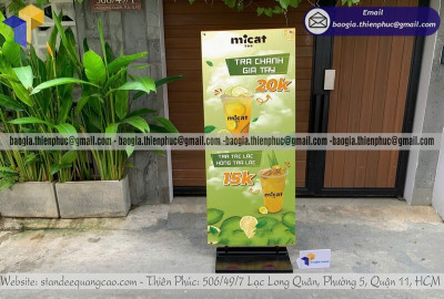 Standee Chân Sắt Chịu Gió Ngoài Trời – Khung Chắc Chắn, Dễ Di Chuyển