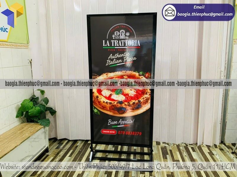 Đặt Hàng Standee Khung Sắt Giá Rẻ – Giải Pháp Trưng Bày Quảng Cáo Đẹp