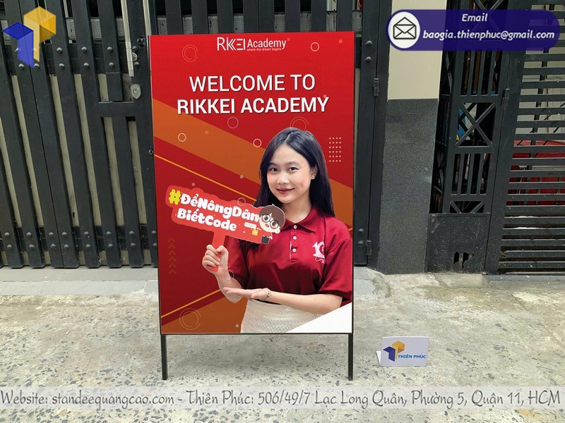 Đặt Khung Standee Ngoài Trời Chất Lượng Cao – Bền Đẹp, Giá Cạnh Tranh