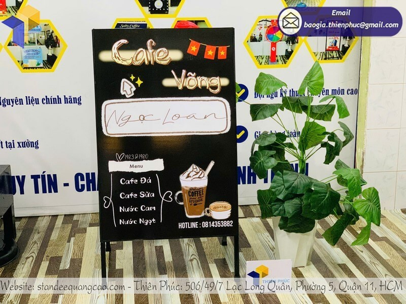 In Standee Khung Sắt Số Lượng Lớn – Chiết Khấu Cao – Độ Bền Vượt Trội