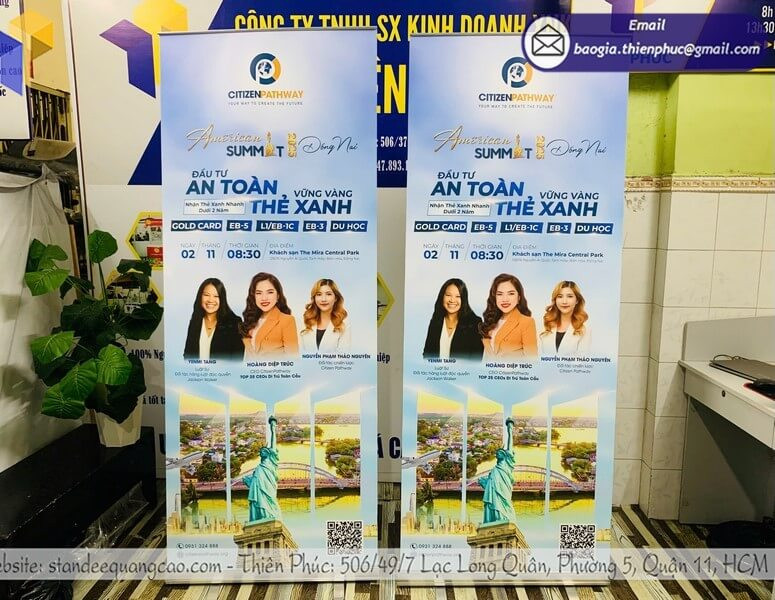 Standee Cuốn Nhôm Siêu Bền – Giá Rẻ, In Đẹp, Giao Nhanh Toàn Quốc!