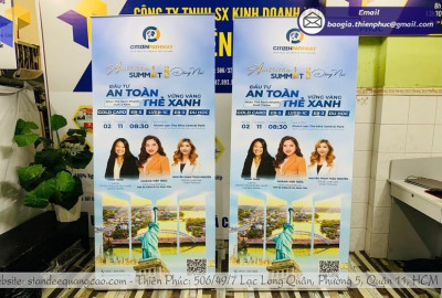 Standee Cuốn Nhôm Siêu Bền – Giá Rẻ, In Đẹp, Giao Nhanh Toàn Quốc!