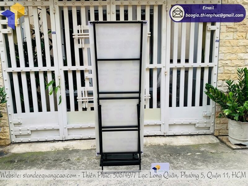 Mua Standee Chân Sắt Ngoài Trời – Quảng Cáo Rõ Nét, Gây Ấn Tượng Mạnh