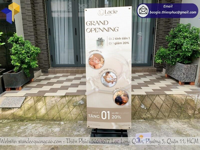 Mua Standee Chân Sắt Ngoài Trời – Quảng Cáo Rõ Nét, Gây Ấn Tượng Mạnh