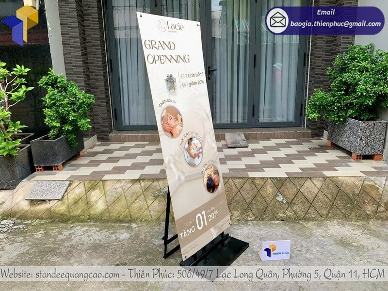 Mua Standee Chân Sắt Ngoài Trời – Quảng Cáo Rõ Nét, Gây Ấn Tượng Mạnh