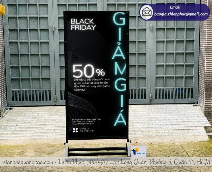 Bảng Hiệu Đứng Khung Sắt Cho Showroom Cửa Hàng Tăng Hiệu Quả Quảng Cáo