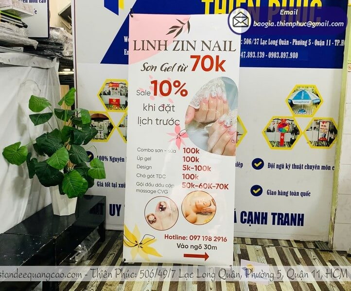 Khung Standee Chữ X Siêu Nhẹ: Thuận Tiện Cho Mọi Không Gian Trưng Bày