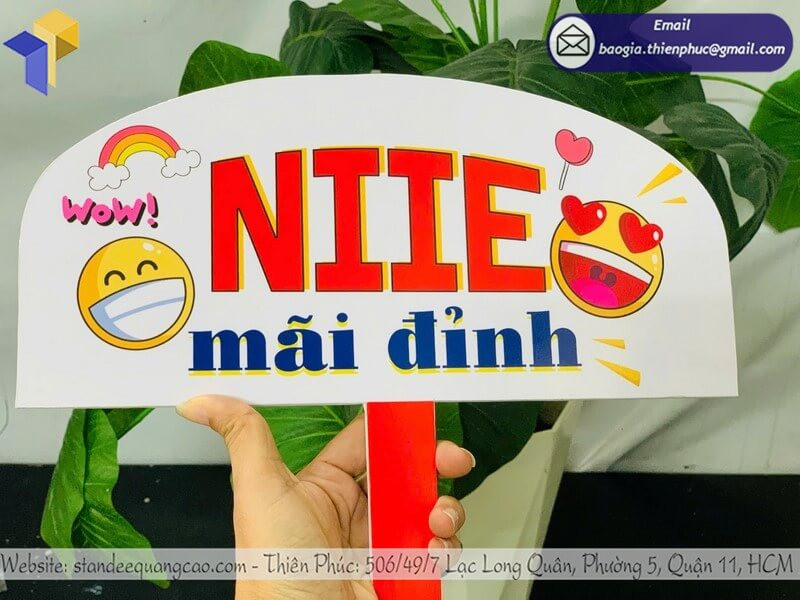 Hashtag Cầm Tay Chụp Ảnh Theo Concept: Nâng Tầm Trải Nghiệm Check-in