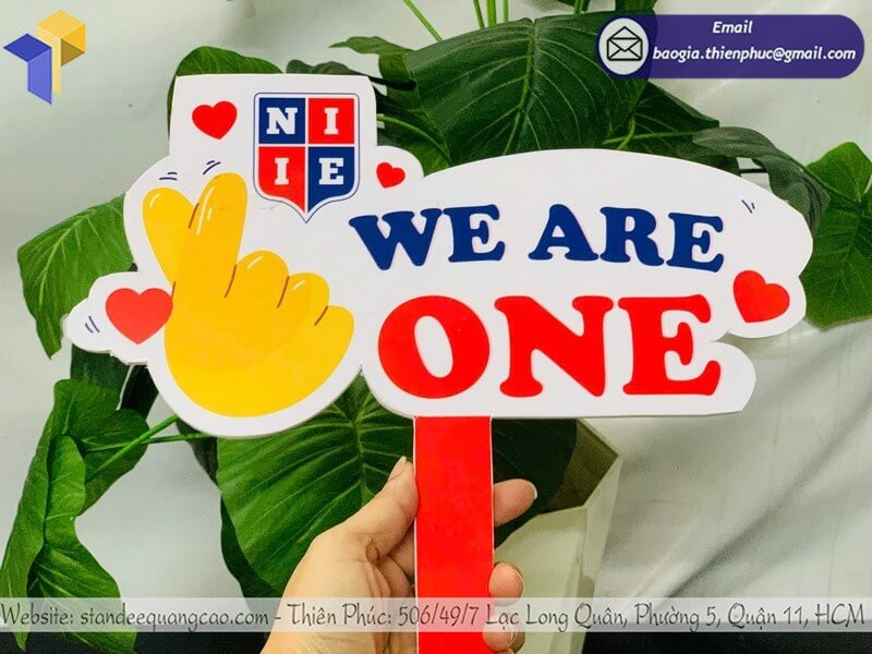 Hashtag Cầm Tay Chụp Ảnh Theo Concept: Nâng Tầm Trải Nghiệm Check-in