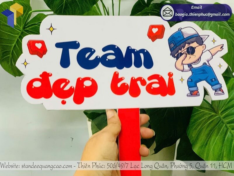 Hashtag Cầm Tay Chụp Ảnh Theo Concept: Nâng Tầm Trải Nghiệm Check-in