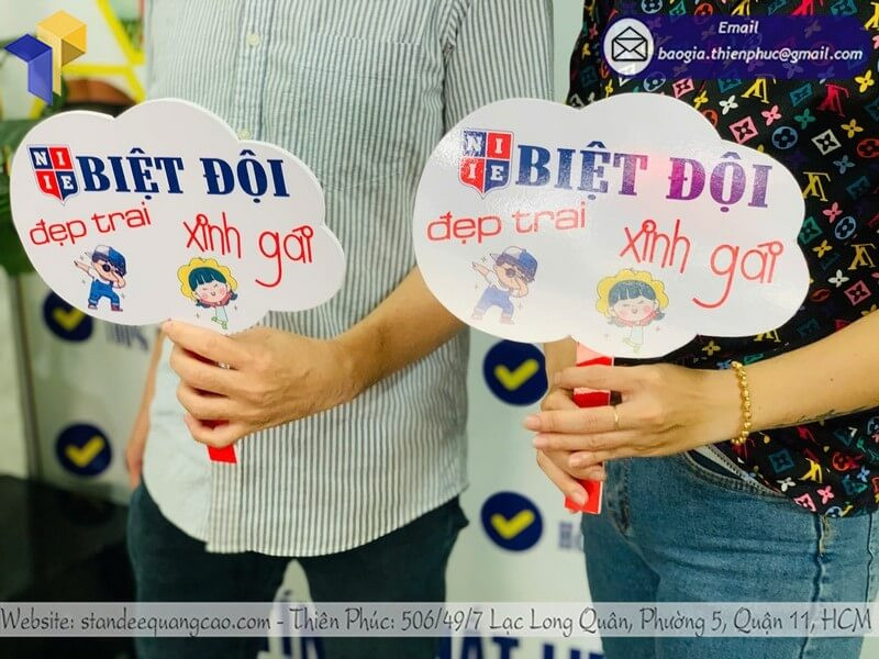 Hashtag Cầm Tay Check In Sự Kiện: Công Cụ Check In Không Thể Thiếu