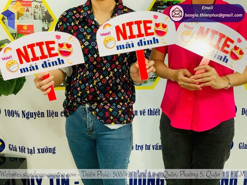 Bạn Đang Tìm Nơi Làm Hashtag Cầm Tay Theo Yêu Cầu? Xem Ngay Tại Đây