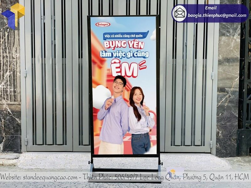 Standee Chân Sắt Ngoài Trời Ổn Định, Ít Ngã Đổ – Liên Hệ Đặt Hàng Ngay