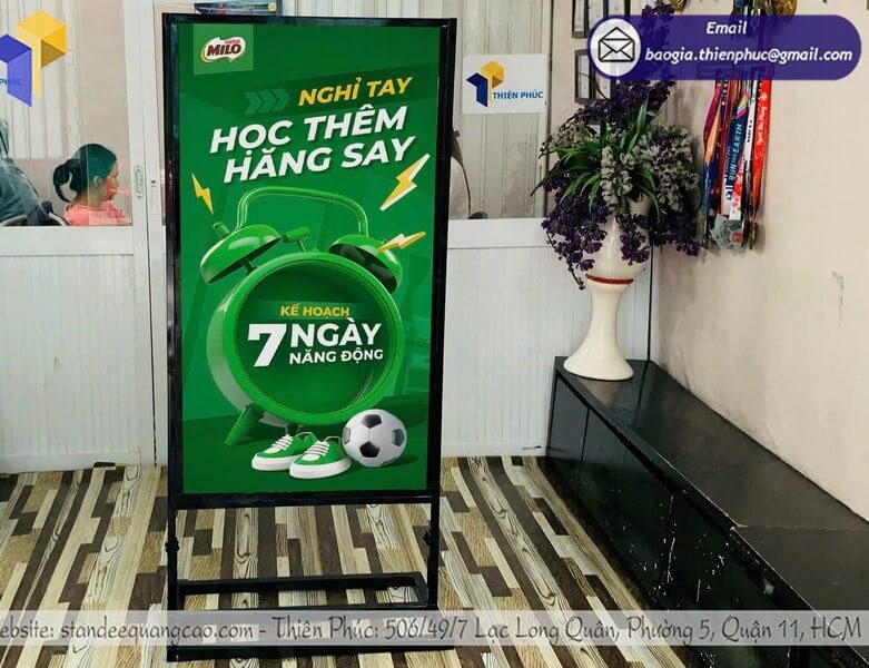 Thiết Kế, In Standee Khung Sắt Ngoài Trời – Bắt Mắt, Giá Tốt