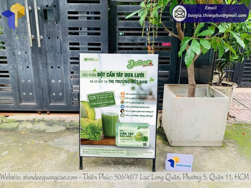 Giá In Standee Khung Sắt, Cuốn Nhôm, X Banner – So Sánh Chi Tiết
