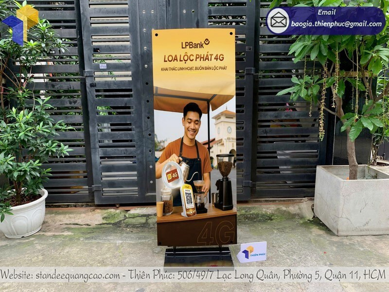 Standee Chân Sắt Dùng Ngoài Trời – Cho Sự Kiện, Quán Cà Phê, Showroom
