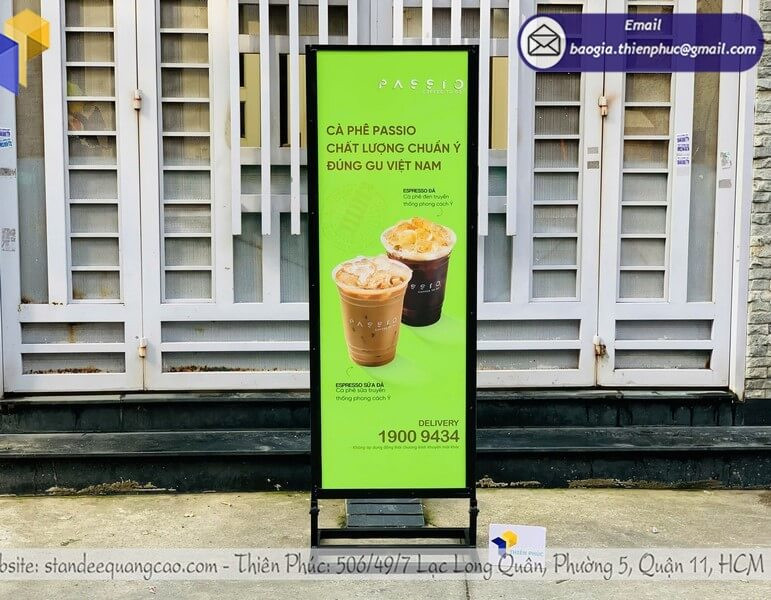 Làm Standee Theo Yêu Cầu Giá Rẻ – Thiết Kế Ấn Tượng, Giao Hàng Tận Nơi