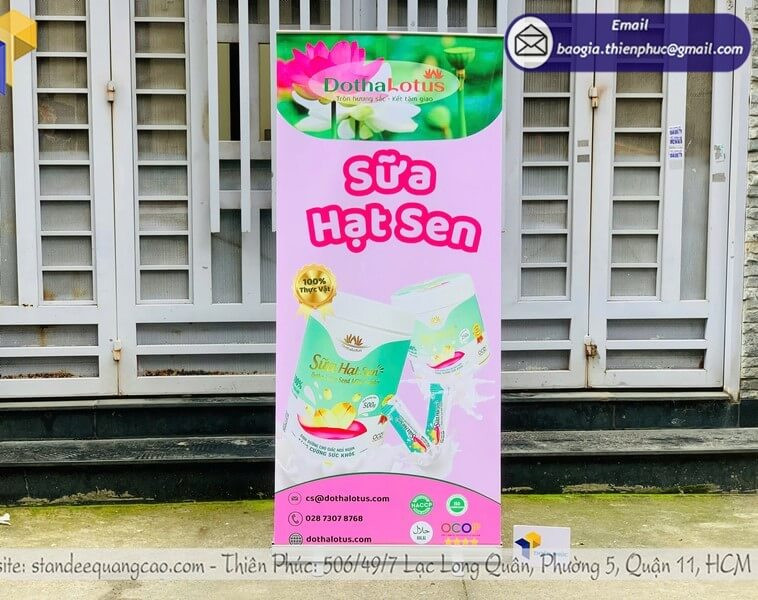 Standee cuốn nhôm đẹp bền – Thu hút khách hàng, nâng tầm thương hiệu
