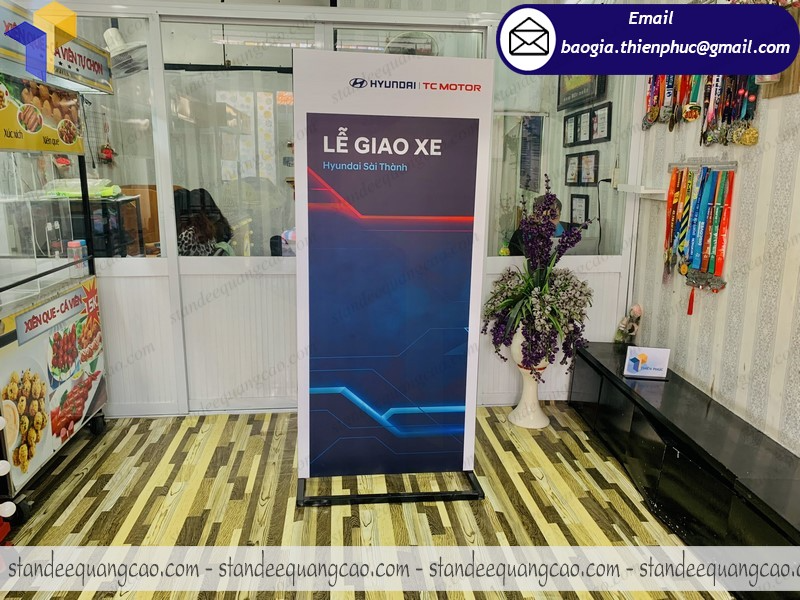 Khung standee sắt chịu gió thiết kế in in ấn pP cao cấp, bền đẹp