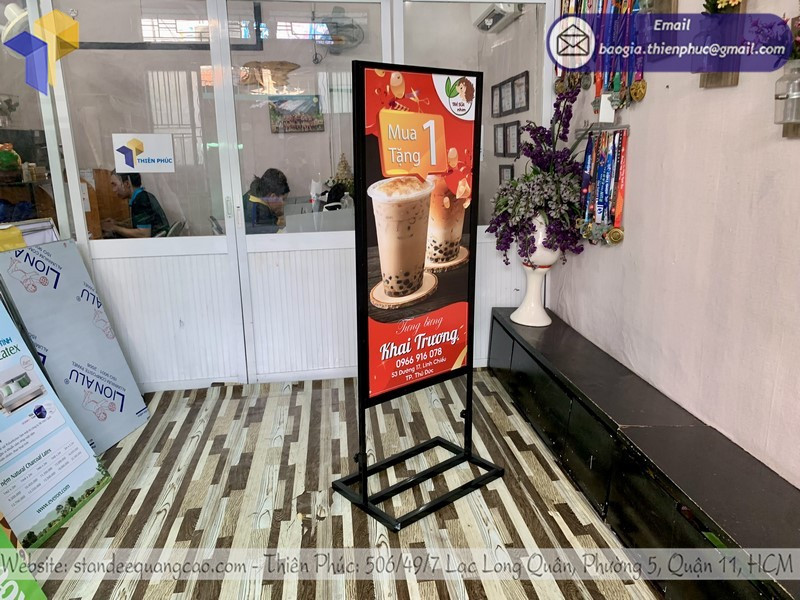 Tiêu chí và quy cách của standee chân sắt ngoài trời