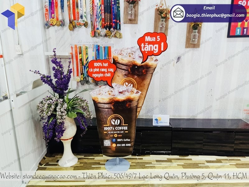 Địa chỉ làm standee hình ly cafe đẹp nhất định phải biết