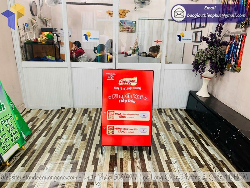 Đầu tư hình ảnh cho standee khung chữ A dễ thu hút KH