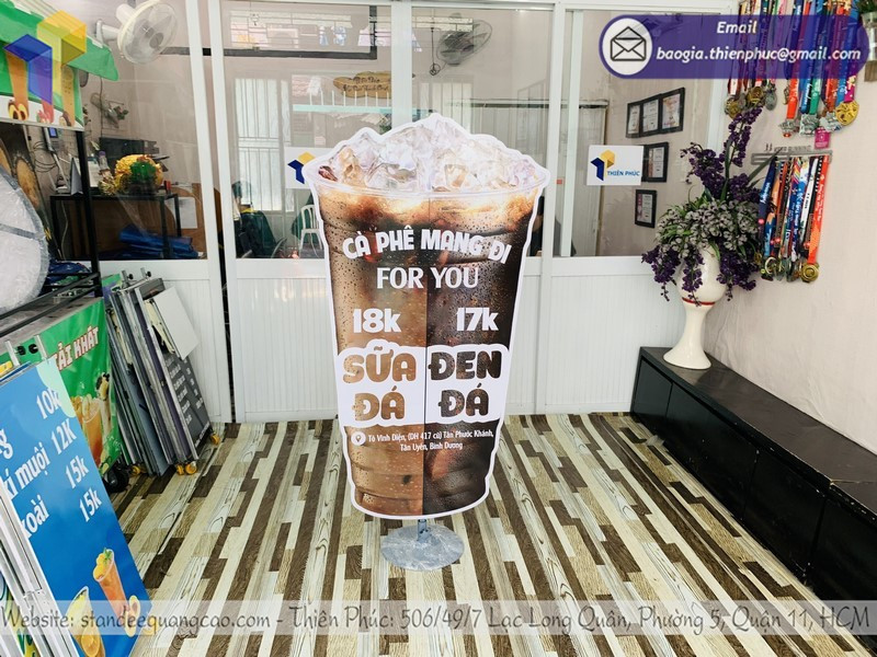 Tiết kiệm chi phí kinh doanh cho DN nhờ standee mô hình ly cafe