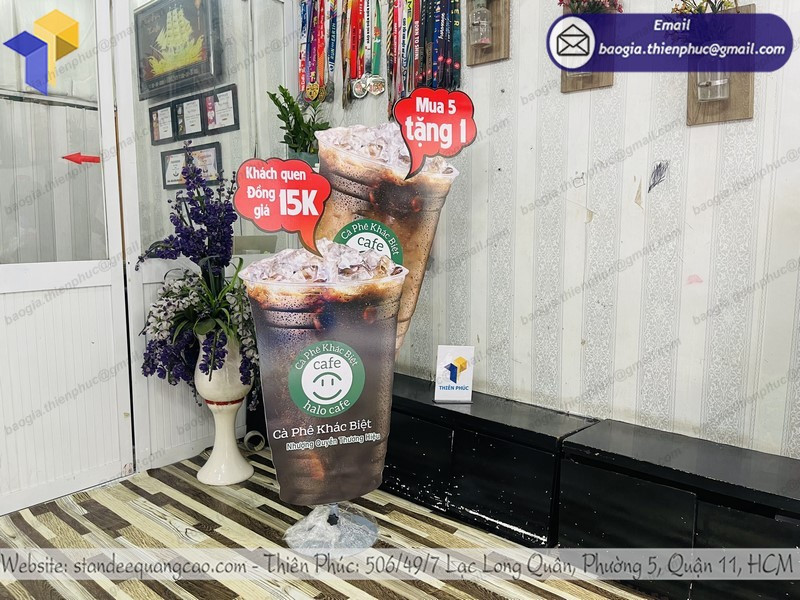 Bật mí tính năng nổi bật của standee mockup mô hình ly