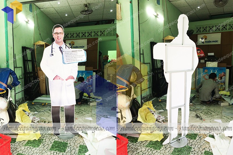 ban standee mo hinh gia re