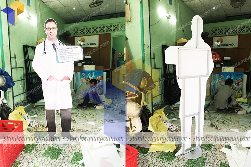 san xuat standee gia re