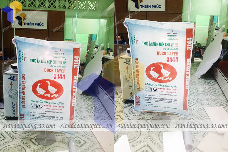 standee mo hinh san pham