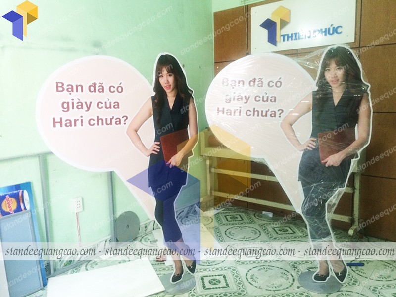 ban standee gia re