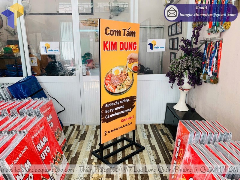 standee chân sắt đứng hai mặt rẻ