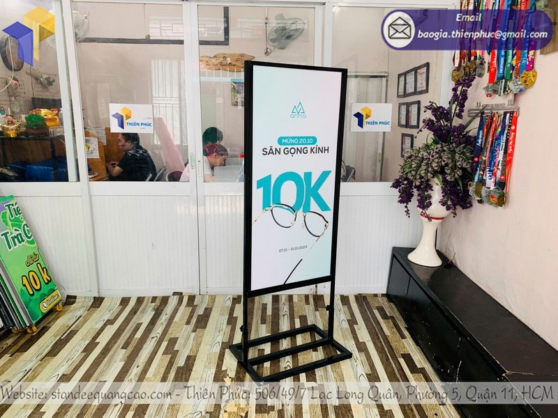 standee chân sắt đứng rẻ