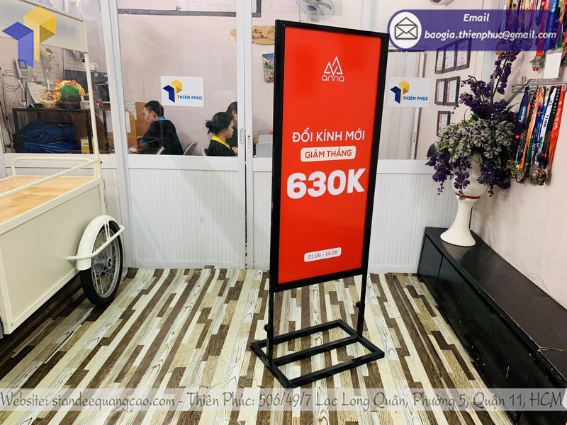 standee chân sắt ngoài trời rẻ