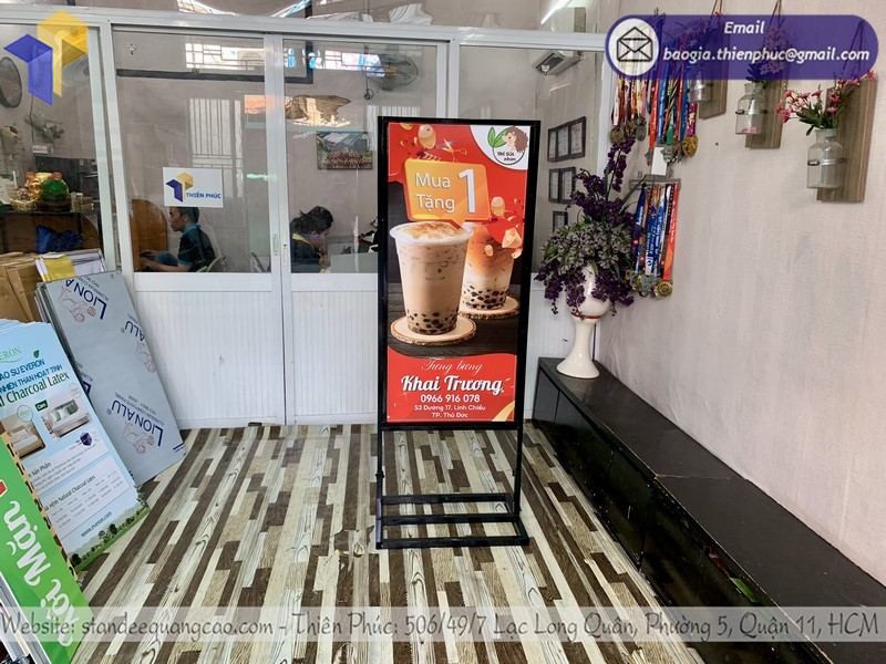 standee chân sắt ngoài trời