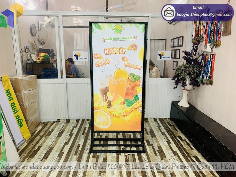 standee chân sắt ngoài trời