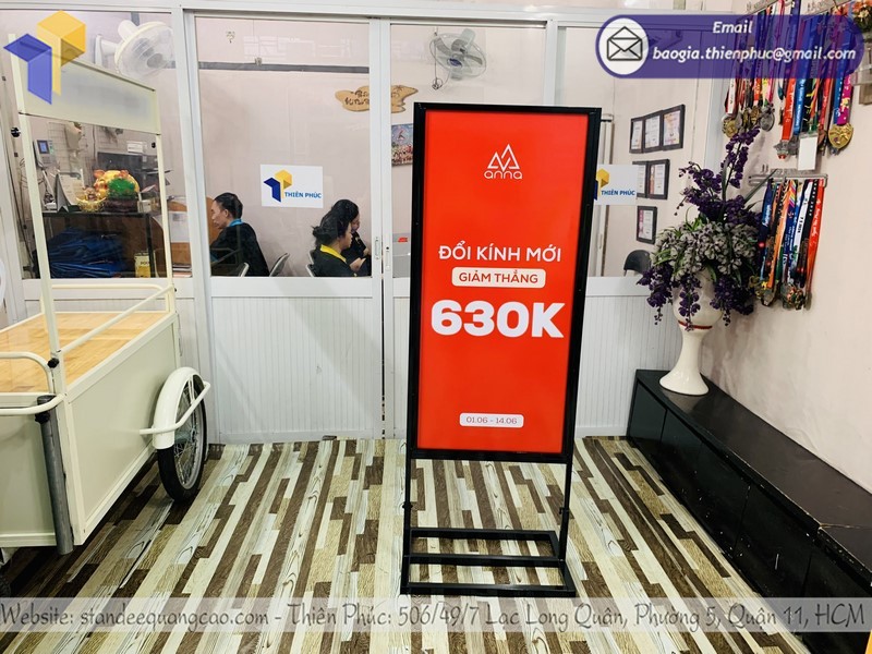 standee chân sắt ngoài trời