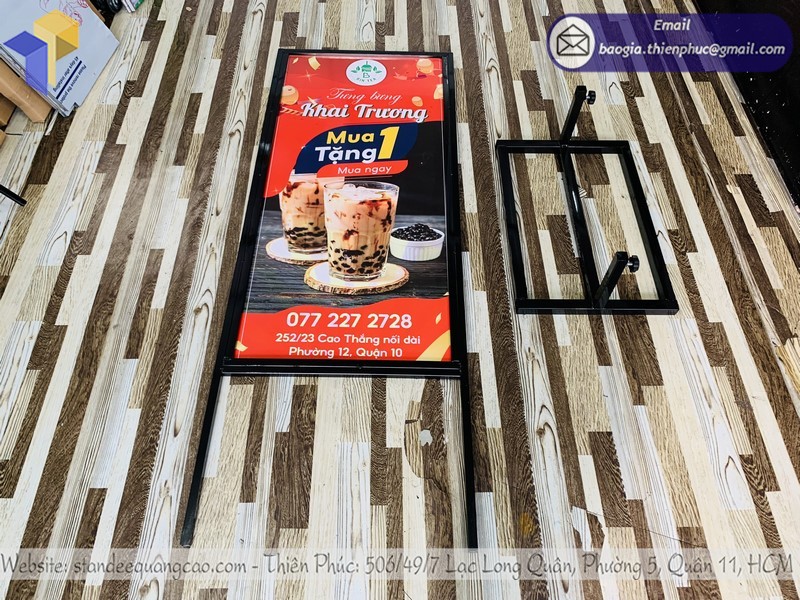 standee chân sắt quảng cáo gọn