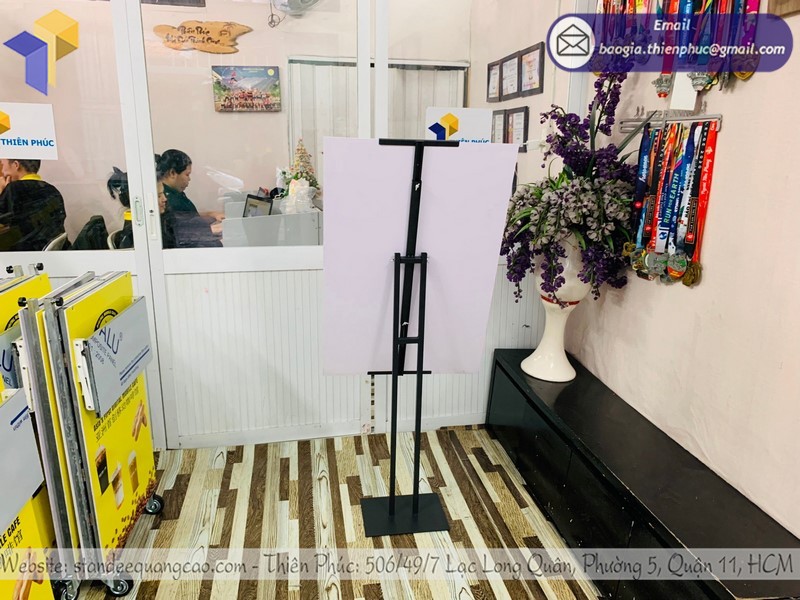 standee chân sắt quảng cáo rẻ