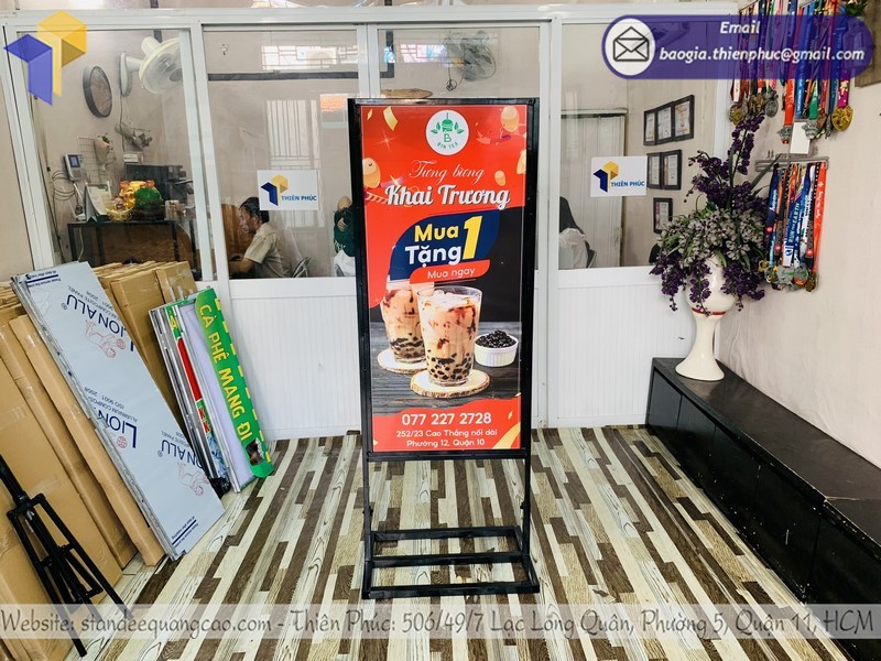 standee chân sắt quảng cáo tốt