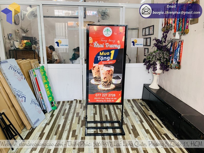 standee chân sắt quảng cáo