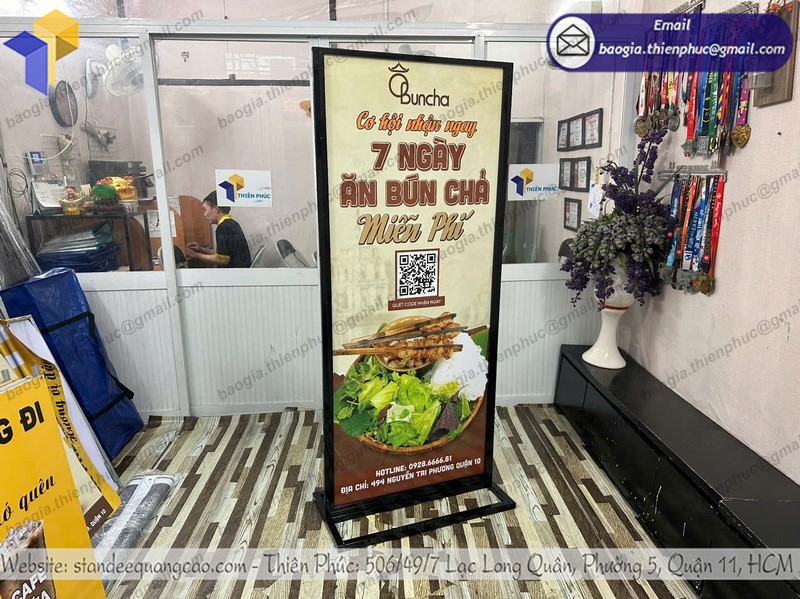 standee cho quán ăn 2 mặt