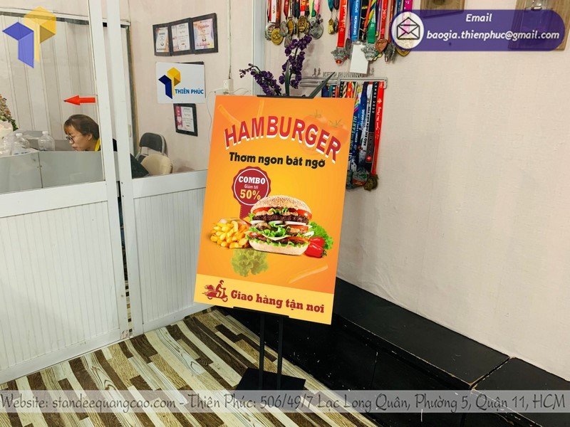 standee cho quán hamburger rẻ