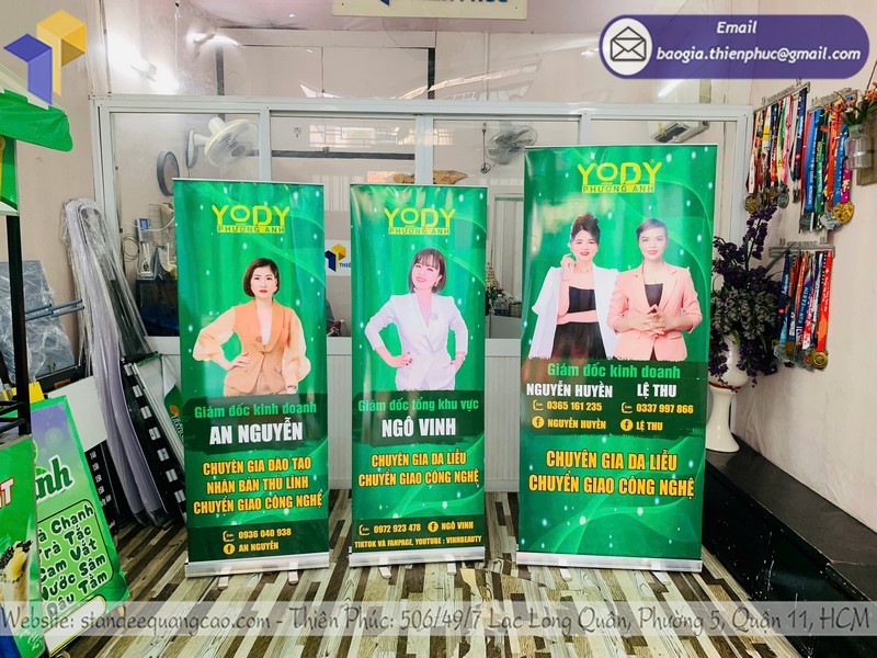 standee cuốn nhôm cao cấp đẹp